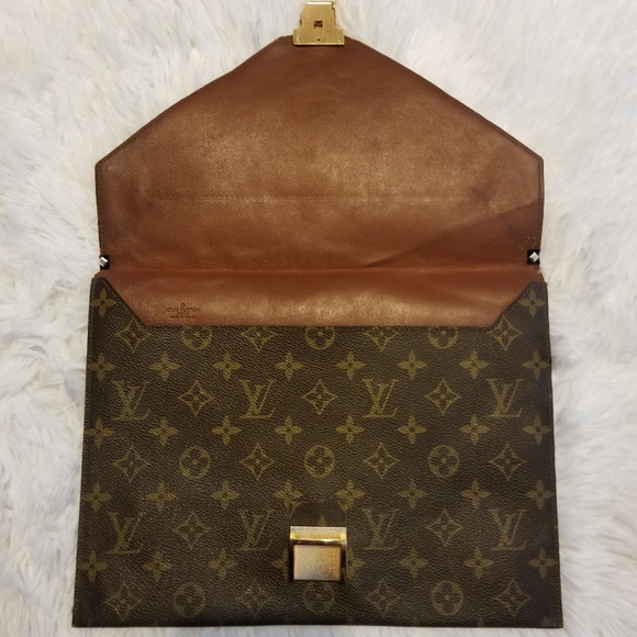 Louis Vuitton Clutch - Picture 4 of 9